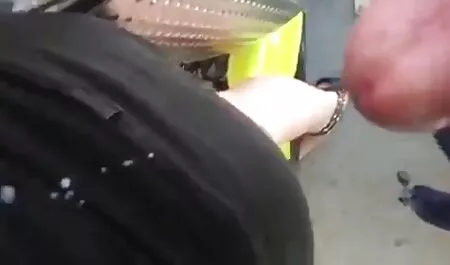 Дівчата домінують над українське порно відео боягузом і дупою
