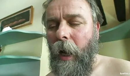Батько карає неслухняну порно відео українське дівчинку величезним членом