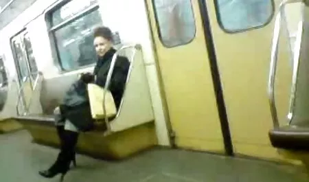 Собака зайнята тим, що здається дилеру за порно на українські мові гроші